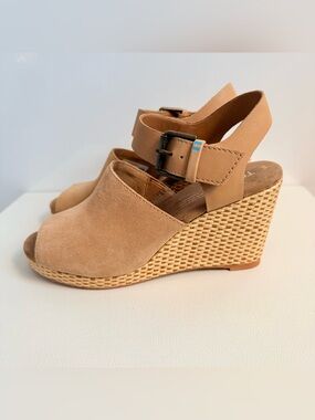 TOMS Tropez Wedge Platform Sandal Honey Suede NWOT